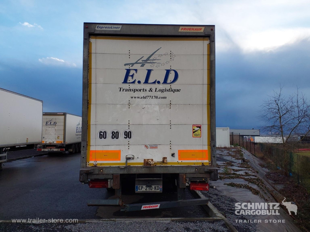 Poluprikolica sa zatvorenim sandukom FRUEHAUF Dryfreight Standard Roller shutter door: slika Poluprikolica sa zatvorenim sandukom FRUEHAUF Dryfreight Standard Roller shutter door