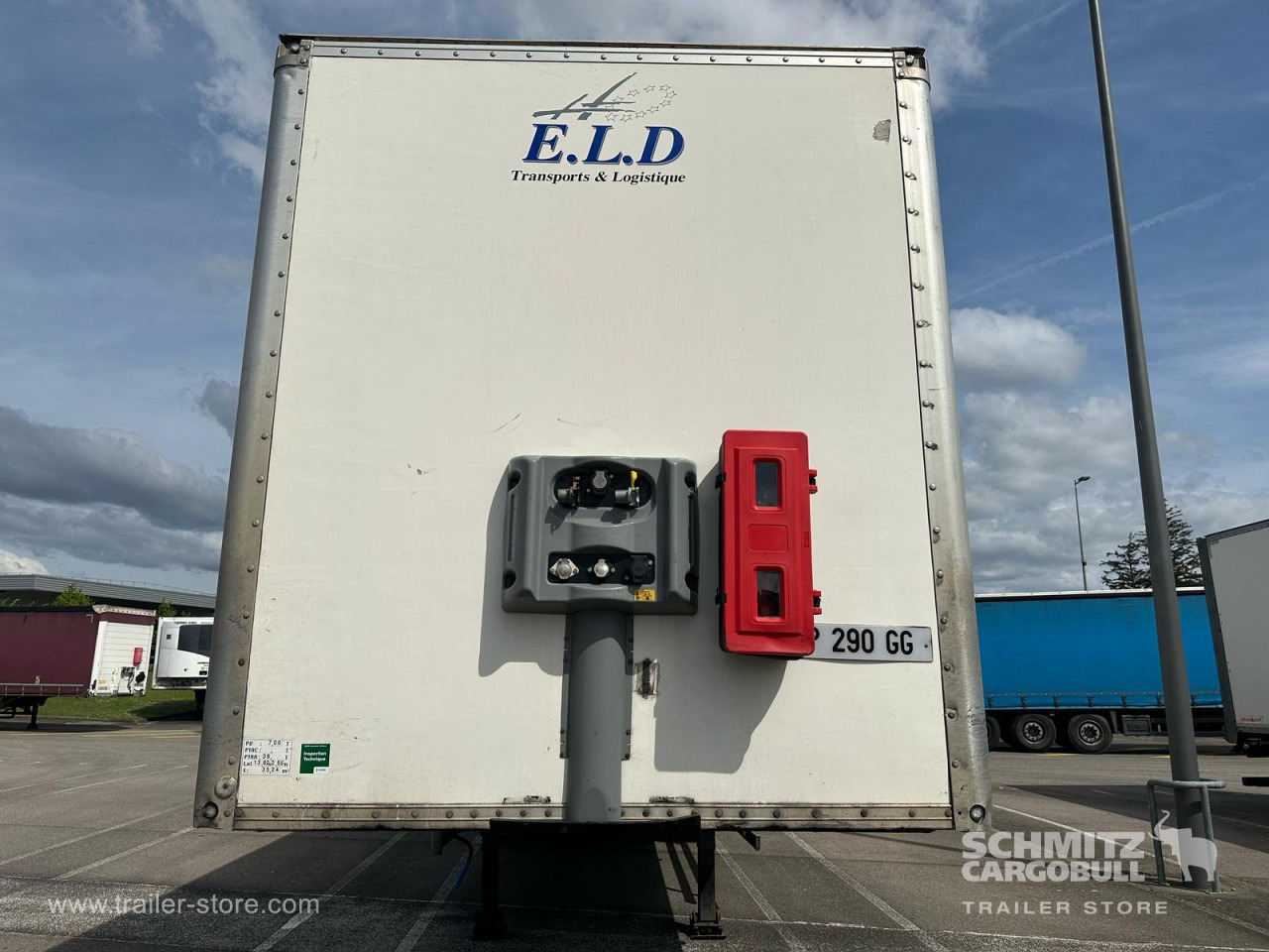 Poluprikolica sa zatvorenim sandukom FRUEHAUF Dryfreight Standard Roller shutter door: slika Poluprikolica sa zatvorenim sandukom FRUEHAUF Dryfreight Standard Roller shutter door