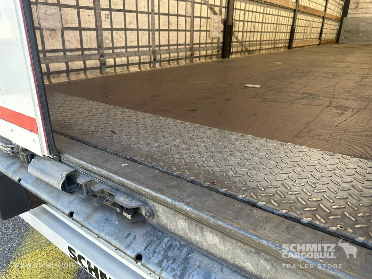 SCHMITZ Curtainsider Standard - Poluprikolica s ceradom: slika SCHMITZ Curtainsider Standard - Poluprikolica s ceradom SCHMITZ Curtainsider Standard - Poluprikolica s ceradom: slika SCHMITZ Curtainsider Standard - Poluprikolica s ceradom