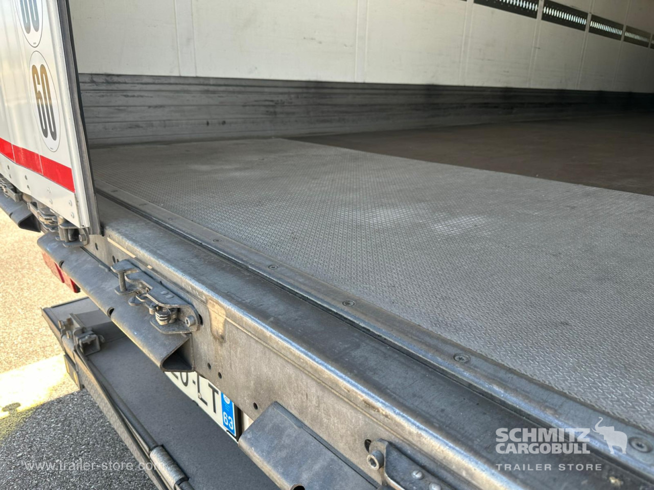 SCHMITZ Dryfreight Standard Taillift - Poluprikolica sa zatvorenim sandukom: slika SCHMITZ Dryfreight Standard Taillift - Poluprikolica sa zatvorenim sandukom SCHMITZ Dryfreight Standard Taillift - Poluprikolica sa zatvorenim sandukom: slika SCHMITZ Dryfreight Standard Taillift - Poluprikolica sa zatvorenim sandukom