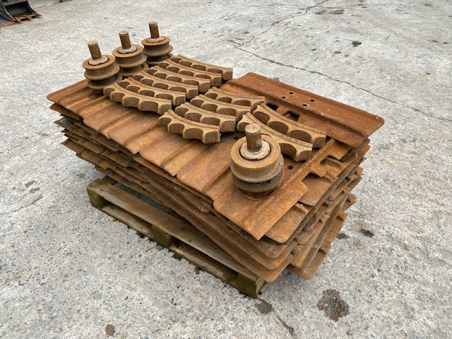 Bodenplatten 750mm - CAT D 6 K/N LGP - Systeme One - 246-5726 - Gusjenice za Građevinski strojevi: slika Bodenplatten 750mm - CAT D 6 K/N LGP - Systeme One - 246-5726 - Gusjenice za Građevinski strojevi Bodenplatten 750mm - CAT D 6 K/N LGP - Systeme One - 246-5726 - Gusjenice za Građevinski strojevi: slika Bodenplatten 750mm - CAT D 6 K/N LGP - Systeme One - 246-5726 - Gusjenice za Građevinski strojevi