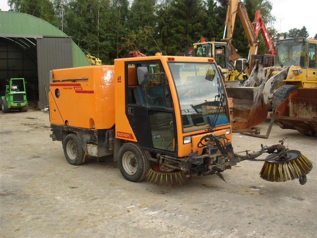 Bucher CITY CAT 2000 - Cestovna čistilica: slika Bucher CITY CAT 2000 - Cestovna čistilica Bucher CITY CAT 2000 - Cestovna čistilica: slika Bucher CITY CAT 2000 - Cestovna čistilica