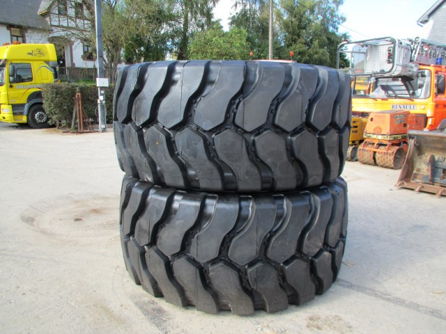 HILO 35/65R33 LCHS - Guma za Građevinski strojevi: slika HILO 35/65R33 LCHS - Guma za Građevinski strojevi HILO 35/65R33 LCHS - Guma za Građevinski strojevi: slika HILO 35/65R33 LCHS - Guma za Građevinski strojevi