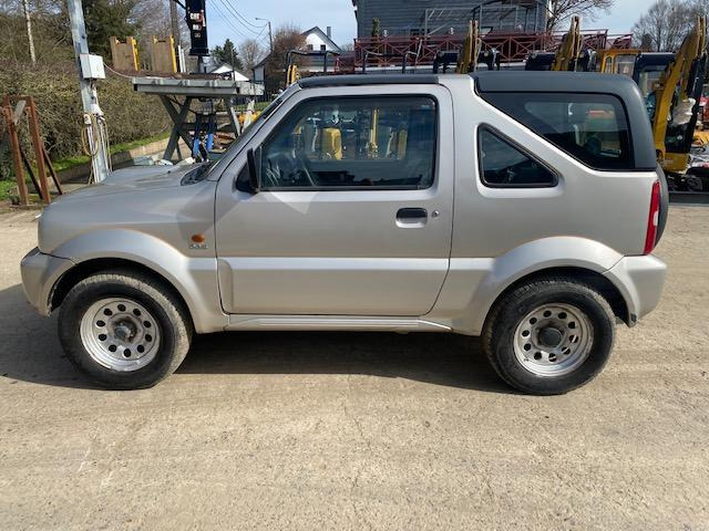 Automobil Suzuki Jimny: slika Automobil Suzuki Jimny