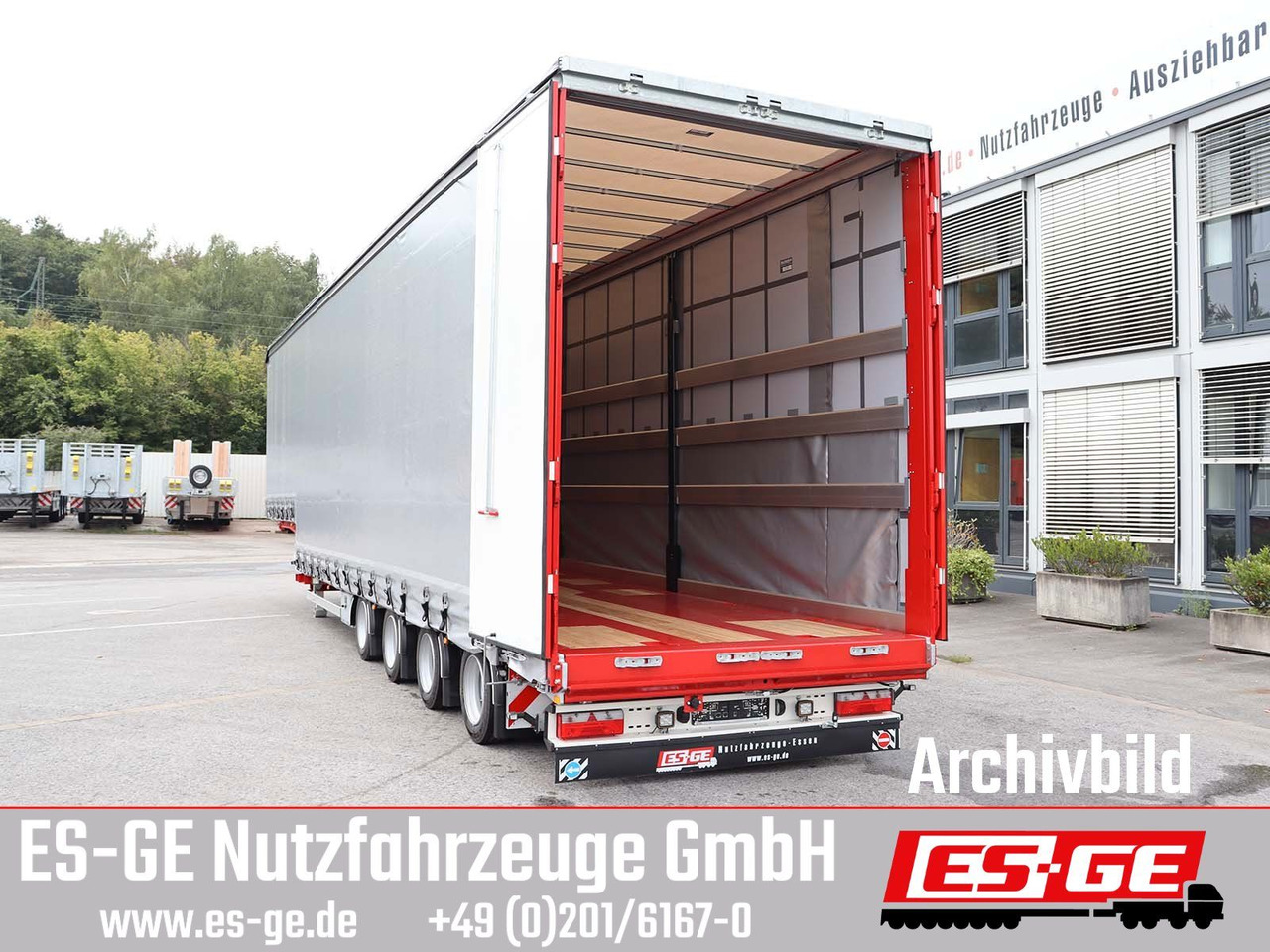 Poluprikolica s niskim utovarivačem ES-GE 4-Achs-Satteltieflader mit Curtainsider-Aufbau: slika Poluprikolica s niskim utovarivačem ES-GE 4-Achs-Satteltieflader mit Curtainsider-Aufbau