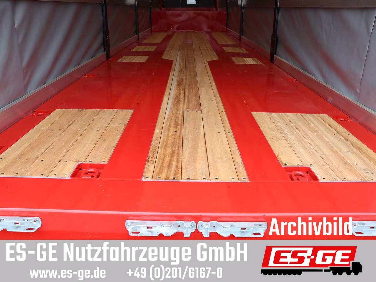 Poluprikolica s niskim utovarivačem ES-GE 4-Achs-Satteltieflader mit Curtainsider-Aufbau: slika Poluprikolica s niskim utovarivačem ES-GE 4-Achs-Satteltieflader mit Curtainsider-Aufbau