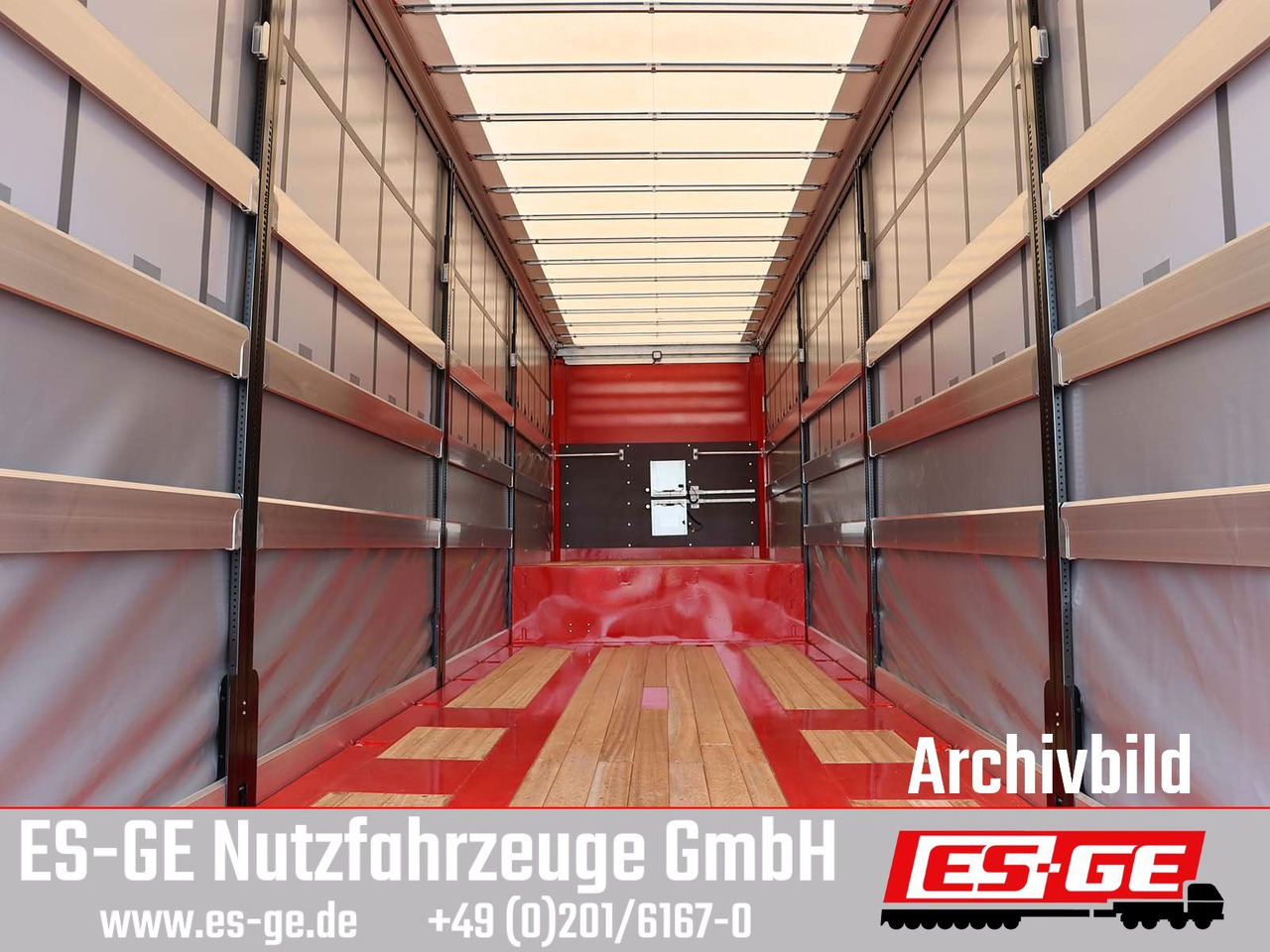 Poluprikolica s niskim utovarivačem ES-GE 4-Achs-Satteltieflader mit Curtainsider-Aufbau: slika Poluprikolica s niskim utovarivačem ES-GE 4-Achs-Satteltieflader mit Curtainsider-Aufbau