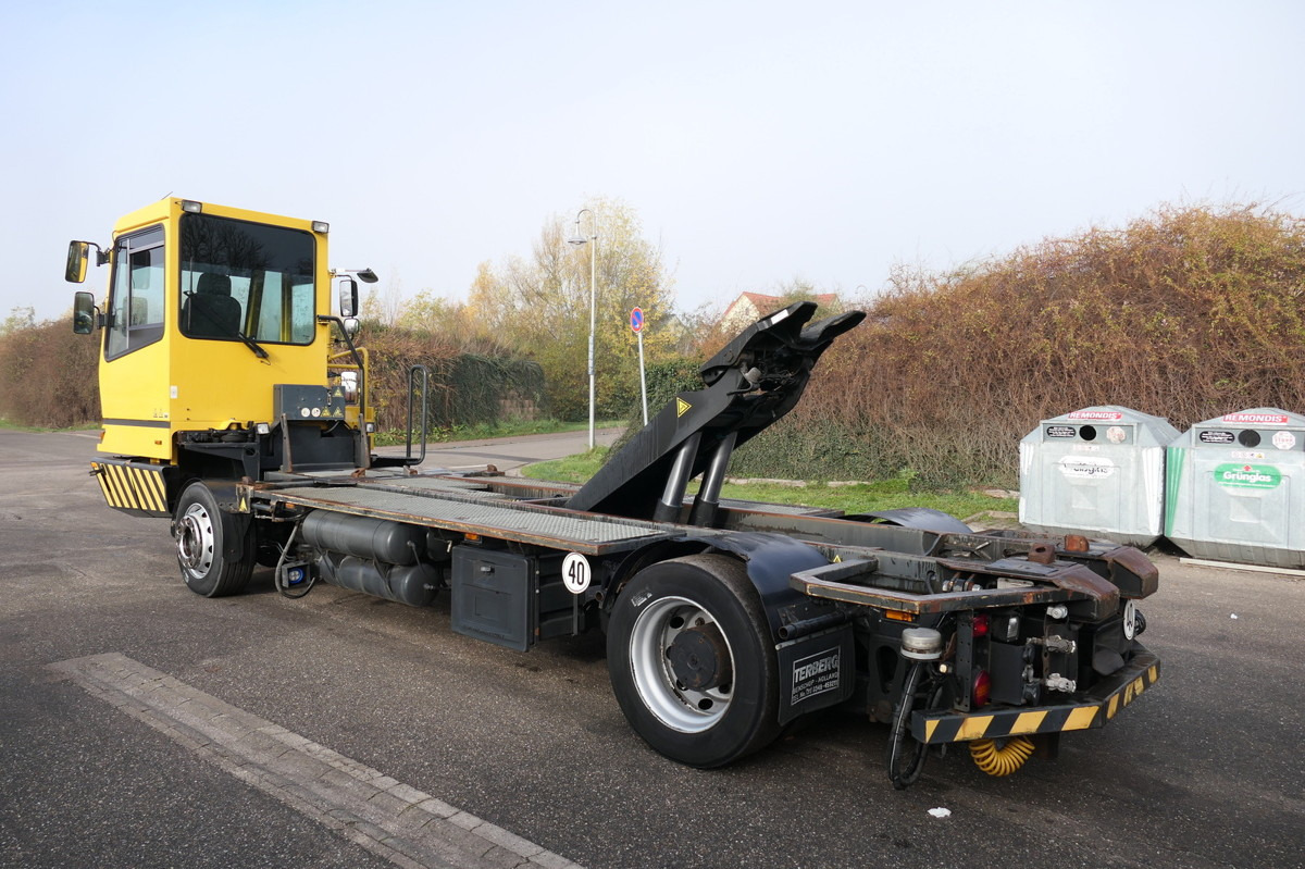 BC 182 Kamag Wiesel WBH 25 Umsetzfahrzeug - Transporter kontejnera/ Kamion s izmjenjivim sanducima: slika BC 182 Kamag Wiesel WBH 25 Umsetzfahrzeug - Transporter kontejnera/ Kamion s izmjenjivim sanducima BC 182 Kamag Wiesel WBH 25 Umsetzfahrzeug - Transporter kontejnera/ Kamion s izmjenjivim sanducima: slika BC 182 Kamag Wiesel WBH 25 Umsetzfahrzeug - Transporter kontejnera/ Kamion s izmjenjivim sanducima