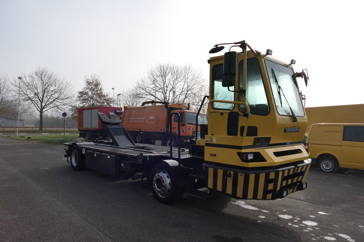 BC 182 Kamag Wiesel WBH 25 Umsetzfahrzeug - Transporter kontejnera/ Kamion s izmjenjivim sanducima: slika BC 182 Kamag Wiesel WBH 25 Umsetzfahrzeug - Transporter kontejnera/ Kamion s izmjenjivim sanducima BC 182 Kamag Wiesel WBH 25 Umsetzfahrzeug - Transporter kontejnera/ Kamion s izmjenjivim sanducima: slika BC 182 Kamag Wiesel WBH 25 Umsetzfahrzeug - Transporter kontejnera/ Kamion s izmjenjivim sanducima