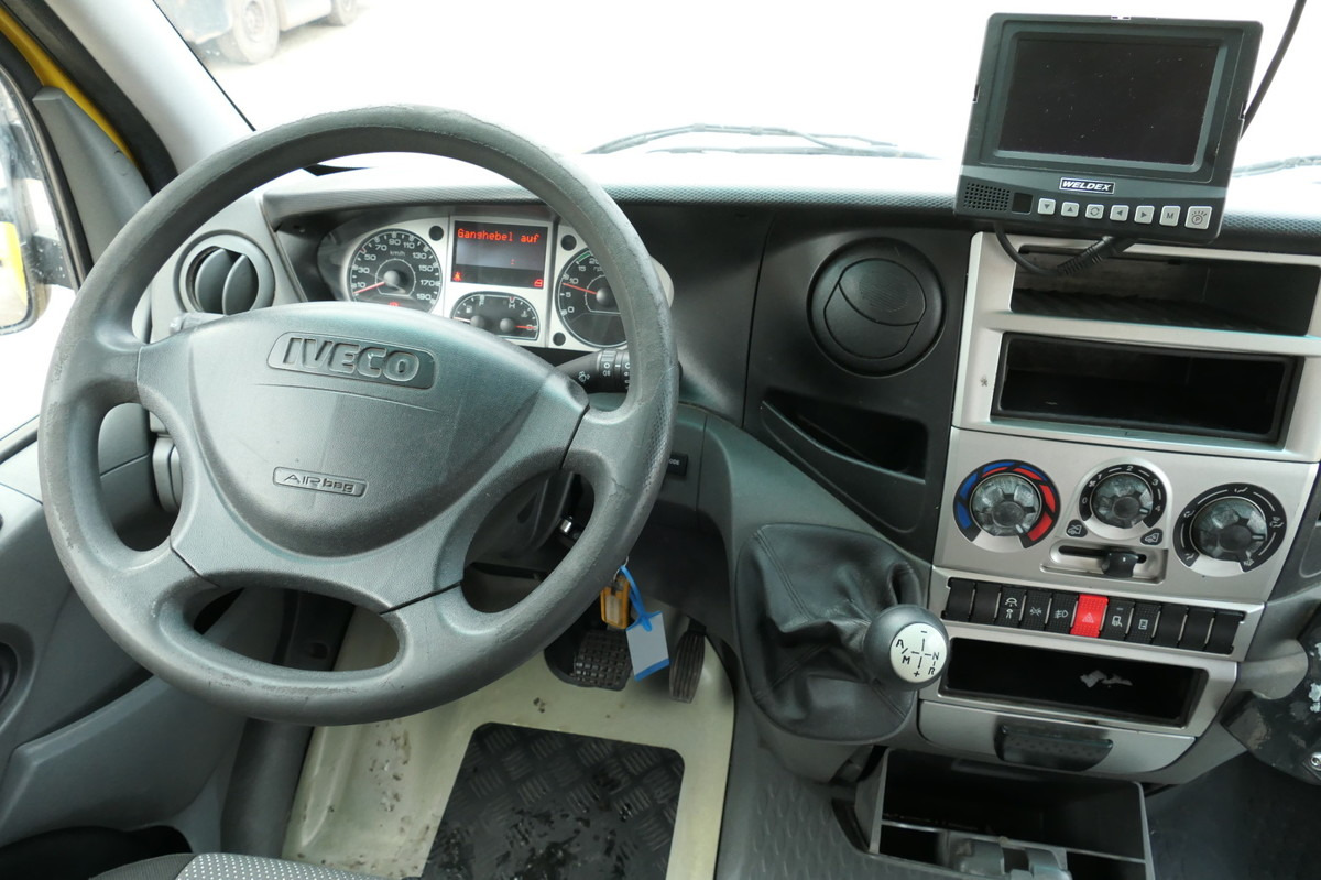 Interior photo 3: Dostavno vozilo sa zatvorenim sandukom IVECO Daily 35 S11 C30C AUTOMATIK KAMERA MAXI Regale D