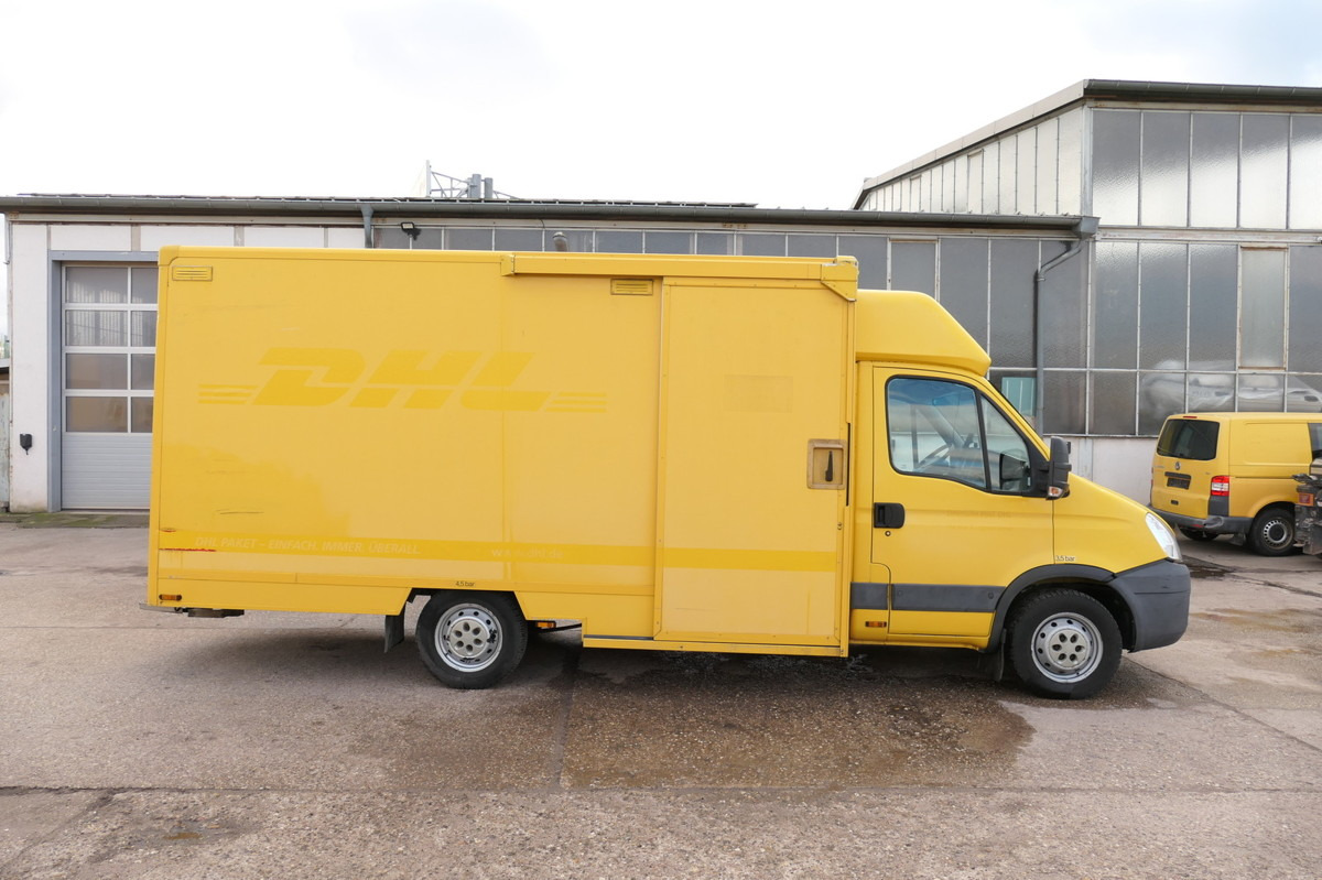 Dostavno vozilo sa zatvorenim sandukom IVECO Daily 35 S11 C30C AUTOMATIK KAMERA MAXI Regale D: slika Dostavno vozilo sa zatvorenim sandukom IVECO Daily 35 S11 C30C AUTOMATIK KAMERA MAXI Regale D