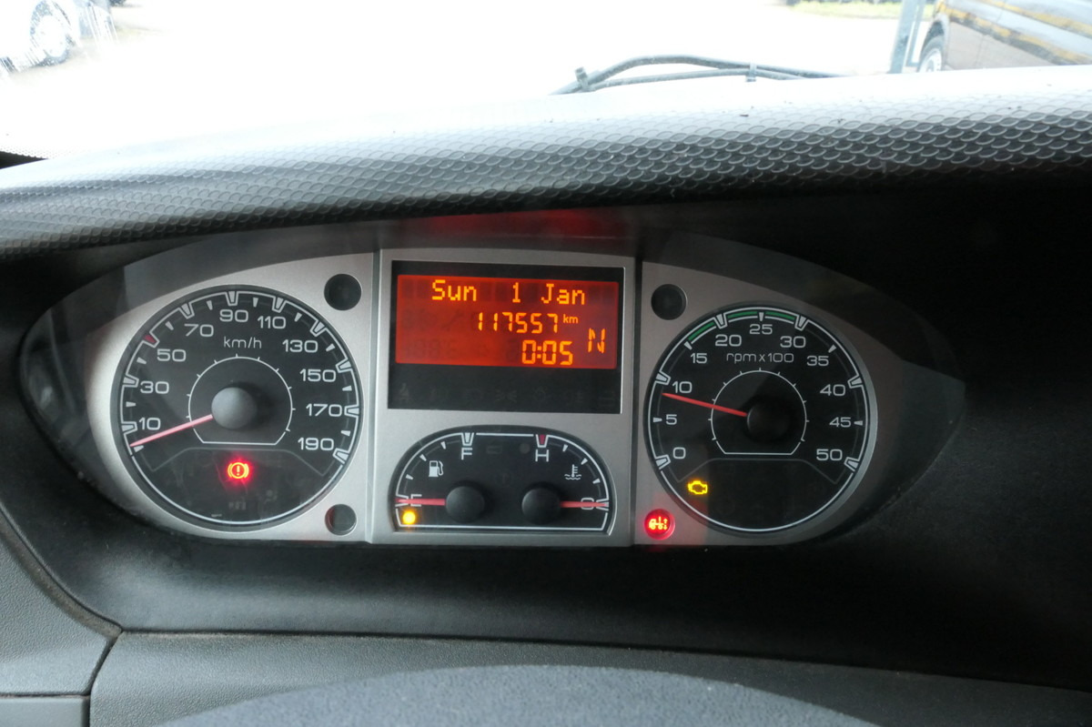 Dostavno vozilo sa zatvorenim sandukom IVECO Daily 35 S11 C30C AUTOMATIK KAMERA MAXI Regale L: slika Dostavno vozilo sa zatvorenim sandukom IVECO Daily 35 S11 C30C AUTOMATIK KAMERA MAXI Regale L