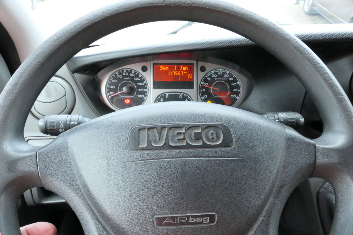 Dostavno vozilo sa zatvorenim sandukom IVECO Daily 35 S11 C30C AUTOMATIK KAMERA MAXI Regale L: slika Dostavno vozilo sa zatvorenim sandukom IVECO Daily 35 S11 C30C AUTOMATIK KAMERA MAXI Regale L