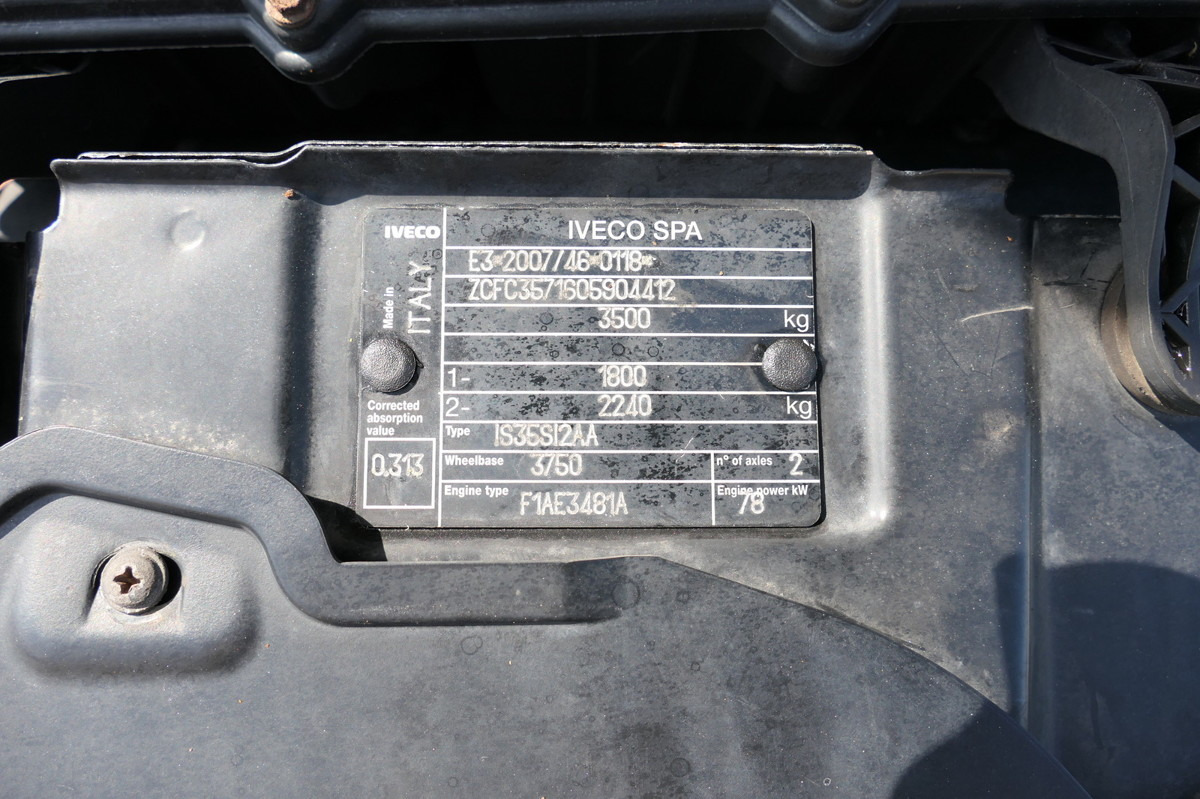 Dostavno vozilo sa zatvorenim sandukom IVECO Daily 35 S11 C30C AUTOMATIK KAMERA MAXI Regale L: slika Dostavno vozilo sa zatvorenim sandukom IVECO Daily 35 S11 C30C AUTOMATIK KAMERA MAXI Regale L