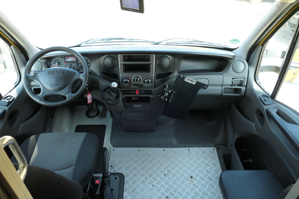 Interior photo 1: Dostavno vozilo sa zatvorenim sandukom IVECO Daily 35 S11 C30C AUTOMATIK KAMERA MAXI Regale L