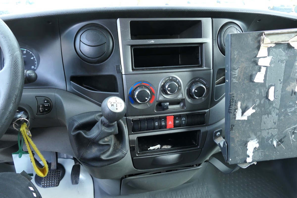 Dostavno vozilo sa zatvorenim sandukom IVECO Daily 35 S11 C30C AUTOMATIK KAMERA MAXI Regale L: slika Dostavno vozilo sa zatvorenim sandukom IVECO Daily 35 S11 C30C AUTOMATIK KAMERA MAXI Regale L