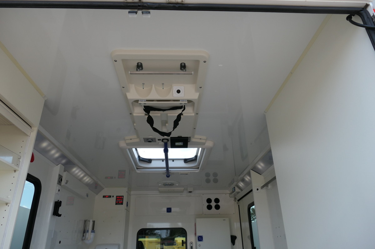 Vozilo hitne pomoći MERCEDES-BENZ 319 Sprinter 6-Zylinder Rettungswagen  Strobel: slika Vozilo hitne pomoći MERCEDES-BENZ 319 Sprinter 6-Zylinder Rettungswagen  Strobel
