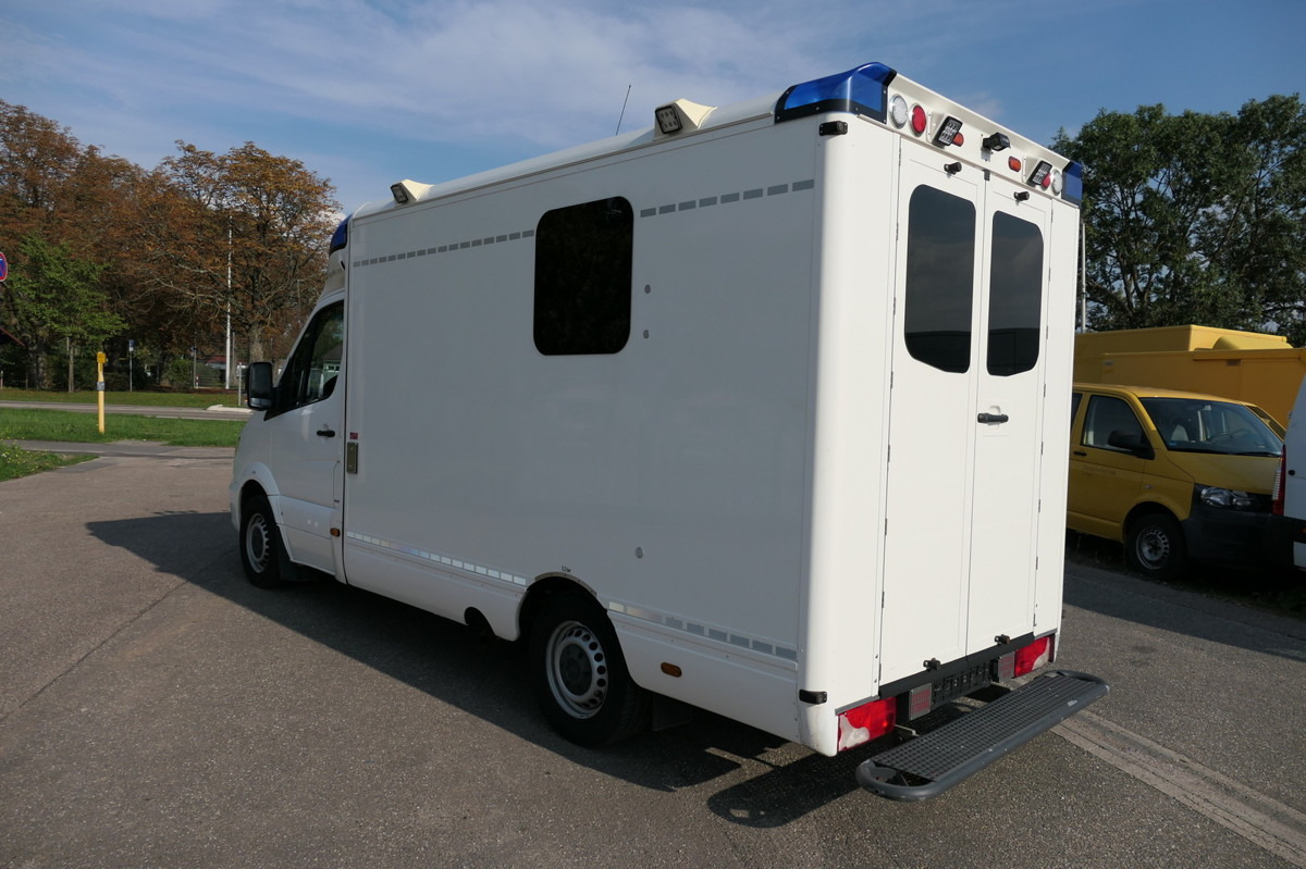 MERCEDES-BENZ 319 Sprinter 6-Zylinder Rettungswagen Strobel - Vozilo hitne pomoći: slika MERCEDES-BENZ 319 Sprinter 6-Zylinder Rettungswagen Strobel - Vozilo hitne pomoći MERCEDES-BENZ 319 Sprinter 6-Zylinder Rettungswagen Strobel - Vozilo hitne pomoći: slika MERCEDES-BENZ 319 Sprinter 6-Zylinder Rettungswagen Strobel - Vozilo hitne pomoći