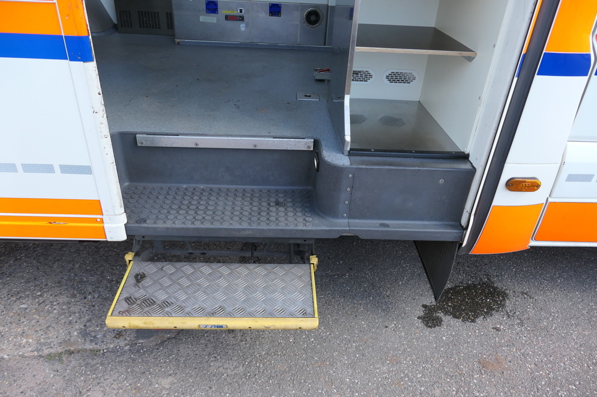 Vozilo hitne pomoći MERCEDES-BENZ 319 Sprinter 6-Zylinder Rettungswagen  Strobel: slika Vozilo hitne pomoći MERCEDES-BENZ 319 Sprinter 6-Zylinder Rettungswagen  Strobel