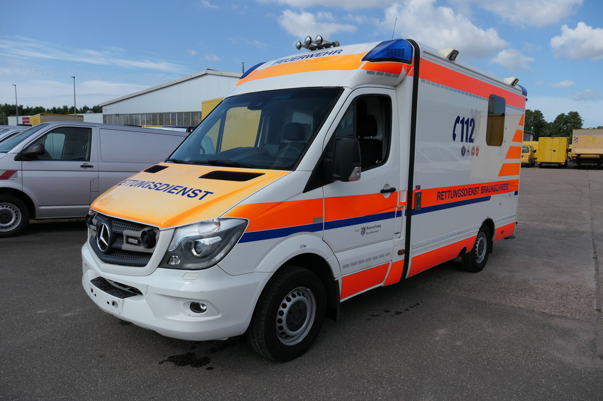 MERCEDES-BENZ 319 Sprinter 6-Zylinder Rettungswagen Strobel - Vozilo hitne pomoći: slika MERCEDES-BENZ 319 Sprinter 6-Zylinder Rettungswagen Strobel - Vozilo hitne pomoći MERCEDES-BENZ 319 Sprinter 6-Zylinder Rettungswagen Strobel - Vozilo hitne pomoći: slika MERCEDES-BENZ 319 Sprinter 6-Zylinder Rettungswagen Strobel - Vozilo hitne pomoći