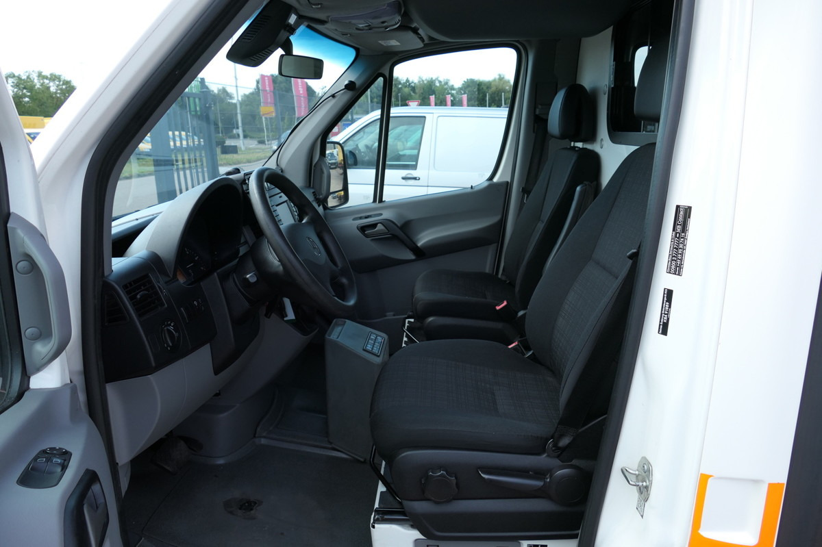 Vozilo hitne pomoći MERCEDES-BENZ 319 Sprinter 6-Zylinder Rettungswagen  Strobel: slika Vozilo hitne pomoći MERCEDES-BENZ 319 Sprinter 6-Zylinder Rettungswagen  Strobel
