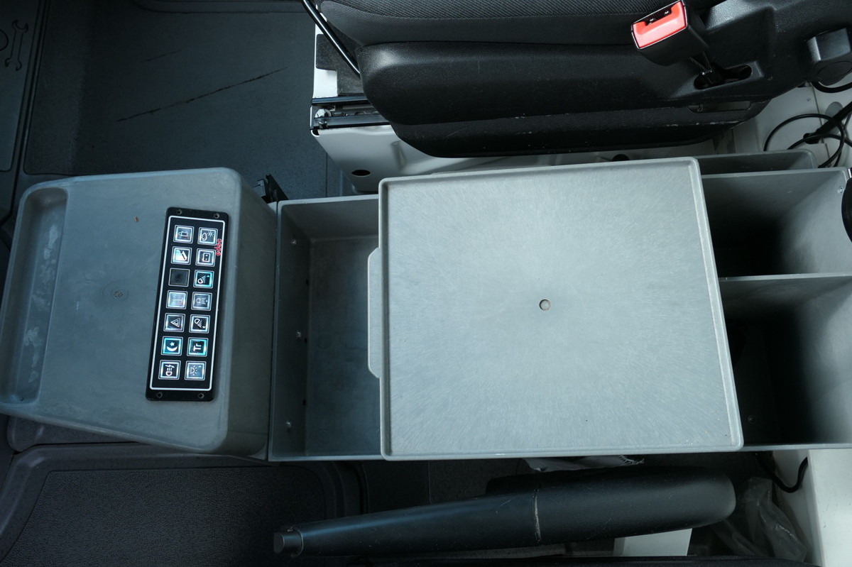 Vozilo hitne pomoći MERCEDES-BENZ 319 Sprinter 6-Zylinder Rettungswagen  Strobel: slika Vozilo hitne pomoći MERCEDES-BENZ 319 Sprinter 6-Zylinder Rettungswagen  Strobel