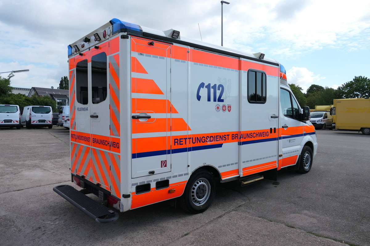 MERCEDES-BENZ 319 Sprinter 6-Zylinder Rettungswagen Strobel - Vozilo hitne pomoći: slika MERCEDES-BENZ 319 Sprinter 6-Zylinder Rettungswagen Strobel - Vozilo hitne pomoći MERCEDES-BENZ 319 Sprinter 6-Zylinder Rettungswagen Strobel - Vozilo hitne pomoći: slika MERCEDES-BENZ 319 Sprinter 6-Zylinder Rettungswagen Strobel - Vozilo hitne pomoći