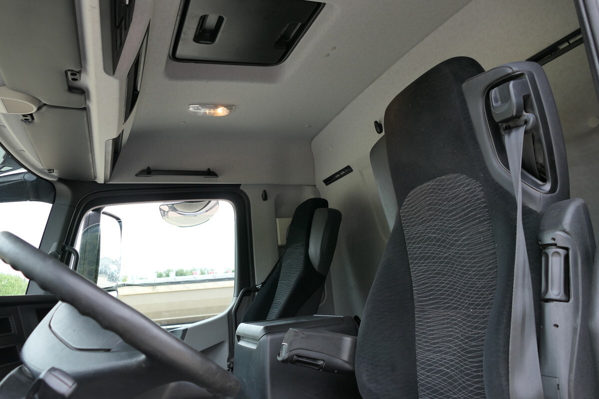 Interior photo 2: Kamion s otvorenim sandukom, Kamion s kranom MERCEDES-BENZ Antos 2540 L KLIMA Palfinger-Kran PK15001L Lenka