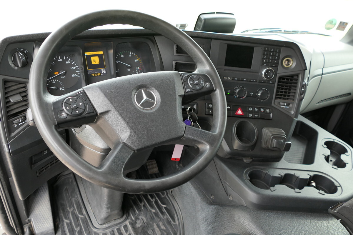 Interior photo 3: Kamion s otvorenim sandukom, Kamion s kranom MERCEDES-BENZ Antos 2540 L KLIMA Palfinger-Kran PK15001L Lenka