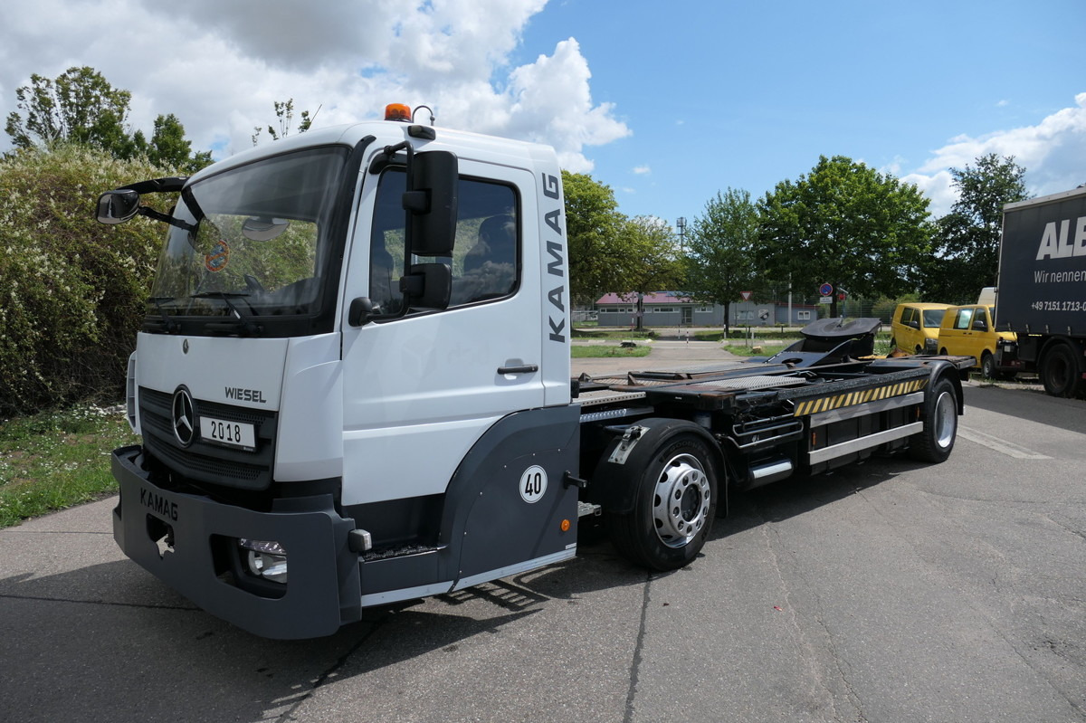 MERCEDES-BENZ Kamag Wiesel WBH 25 Wiesel Umsetzfahrzeug - Transporter kontejnera/ Kamion s izmjenjivim sanducima: slika MERCEDES-BENZ Kamag Wiesel WBH 25 Wiesel Umsetzfahrzeug - Transporter kontejnera/ Kamion s izmjenjivim sanducima MERCEDES-BENZ Kamag Wiesel WBH 25 Wiesel Umsetzfahrzeug - Transporter kontejnera/ Kamion s izmjenjivim sanducima: slika MERCEDES-BENZ Kamag Wiesel WBH 25 Wiesel Umsetzfahrzeug - Transporter kontejnera/ Kamion s izmjenjivim sanducima