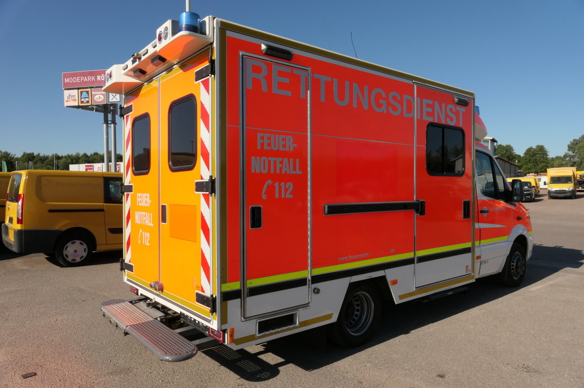 MERCEDES-BENZ Sprinter 519 CDI Klima Krankenwagen - Vozilo hitne pomoći: slika MERCEDES-BENZ Sprinter 519 CDI Klima Krankenwagen - Vozilo hitne pomoći MERCEDES-BENZ Sprinter 519 CDI Klima Krankenwagen - Vozilo hitne pomoći: slika MERCEDES-BENZ Sprinter 519 CDI Klima Krankenwagen - Vozilo hitne pomoći