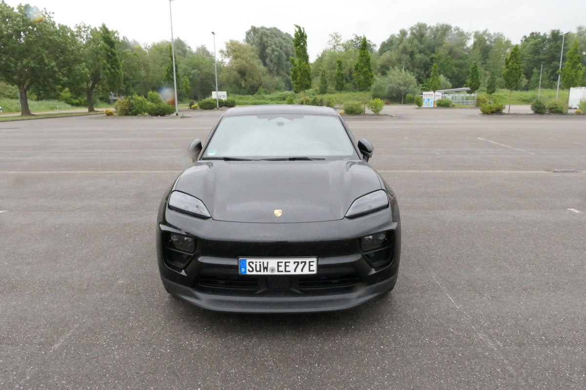 PORSCHE Macan 4 Electric - Bose Soundsystem Kombilimousi - SUV: slika PORSCHE Macan 4 Electric - Bose Soundsystem Kombilimousi - SUV PORSCHE Macan 4 Electric - Bose Soundsystem Kombilimousi - SUV: slika PORSCHE Macan 4 Electric - Bose Soundsystem Kombilimousi - SUV