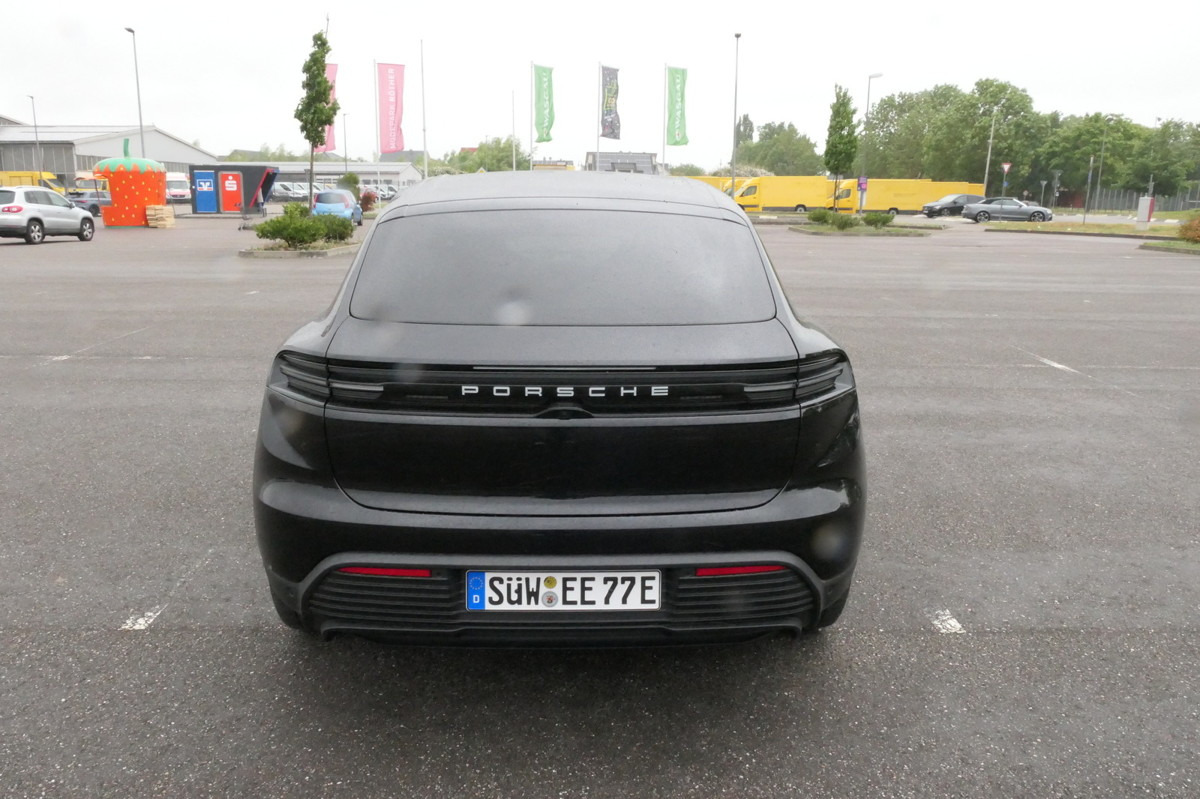 PORSCHE Macan 4 Electric - Bose Soundsystem Kombilimousi - SUV: slika PORSCHE Macan 4 Electric - Bose Soundsystem Kombilimousi - SUV PORSCHE Macan 4 Electric - Bose Soundsystem Kombilimousi - SUV: slika PORSCHE Macan 4 Electric - Bose Soundsystem Kombilimousi - SUV