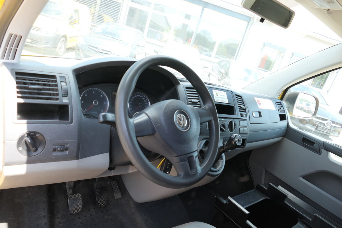 Interior photo 1: Mali kombi VW T5 Transporter 2.0 TDI PARKTRONIK EURO5 2xSCHIEB