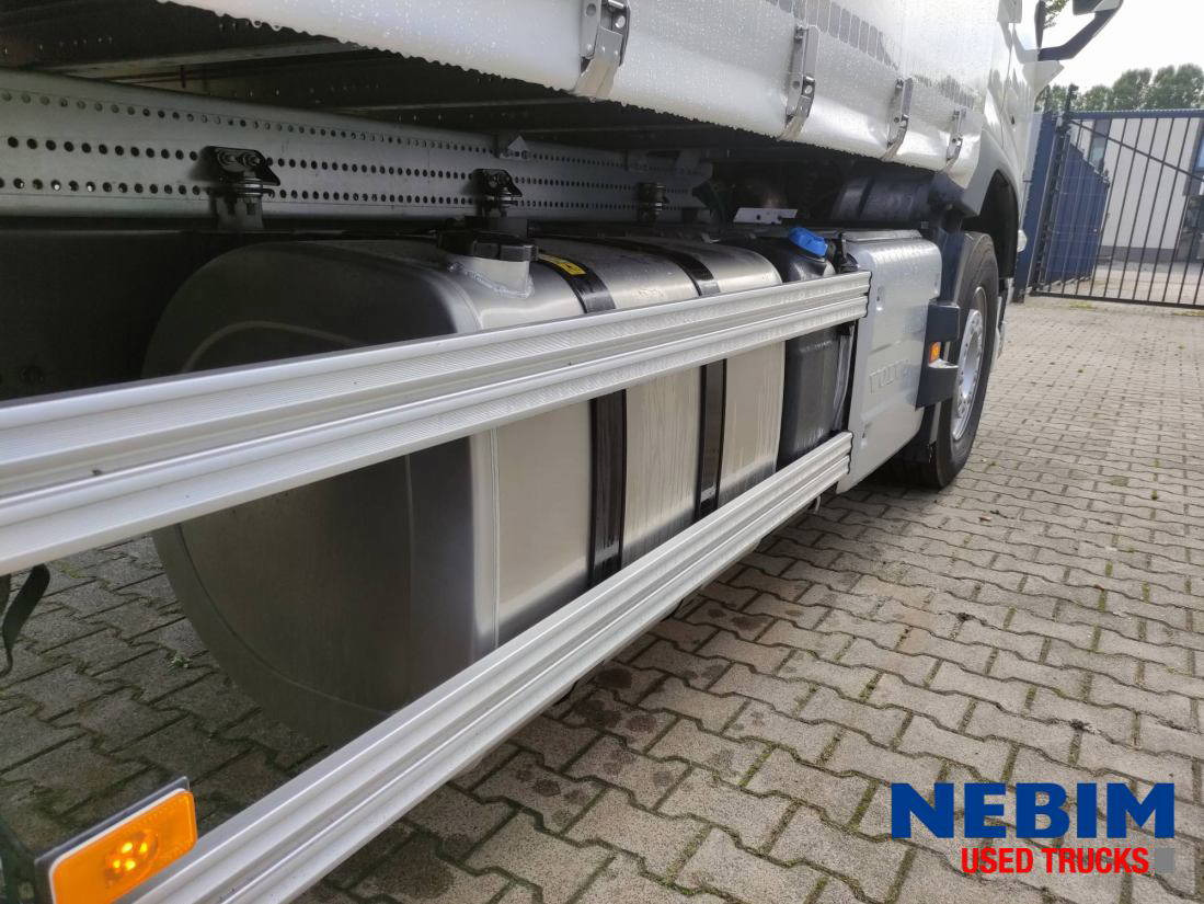 Novi Kamion s ceradom Volvo FM 330 4X2: slika Novi Kamion s ceradom Volvo FM 330 4X2