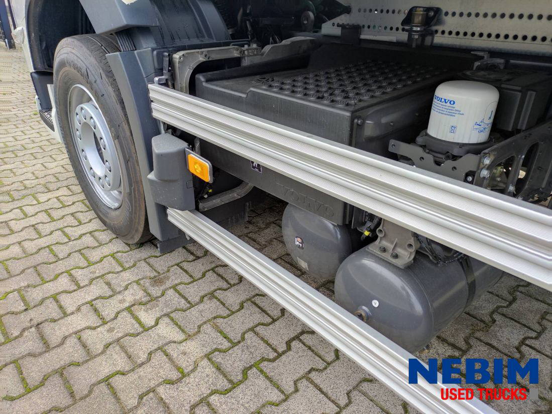 Novi Kamion s ceradom Volvo FM 330 4X2: slika Novi Kamion s ceradom Volvo FM 330 4X2