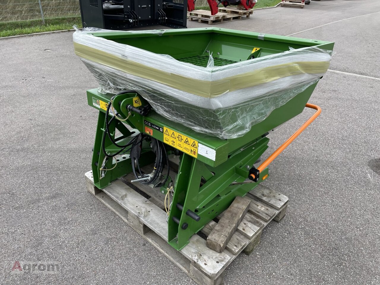 Amazone ZA-XW 503 - Rasipač gnojiva: slika Amazone ZA-XW 503 - Rasipač gnojiva Amazone ZA-XW 503 - Rasipač gnojiva: slika Amazone ZA-XW 503 - Rasipač gnojiva