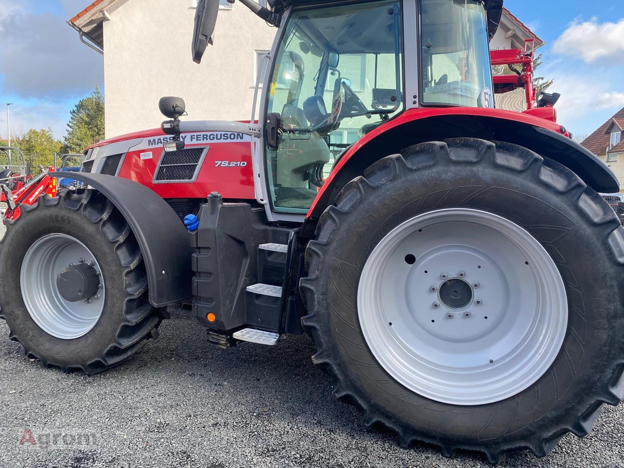 Massey Ferguson 7S.210 Dyna-VT EXCLUSIVE - Traktor: slika Massey Ferguson 7S.210 Dyna-VT EXCLUSIVE - Traktor Massey Ferguson 7S.210 Dyna-VT EXCLUSIVE - Traktor: slika Massey Ferguson 7S.210 Dyna-VT EXCLUSIVE - Traktor