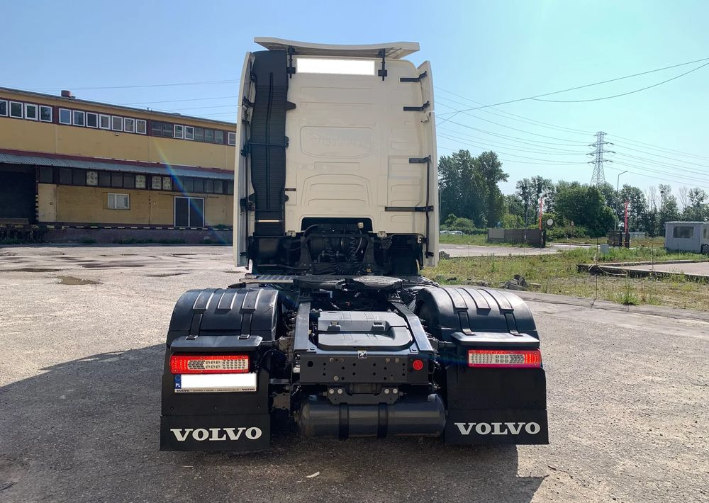 Volvo - Tegljač: slika Volvo - Tegljač Volvo - Tegljač: slika Volvo - Tegljač