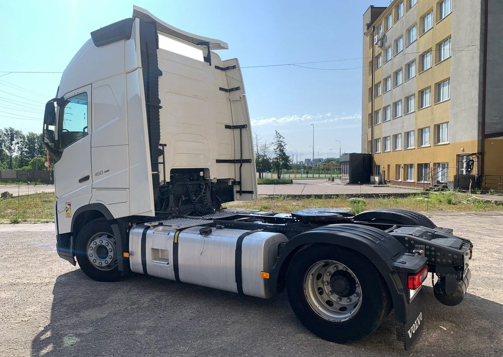 Volvo - Tegljač: slika Volvo - Tegljač Volvo - Tegljač: slika Volvo - Tegljač