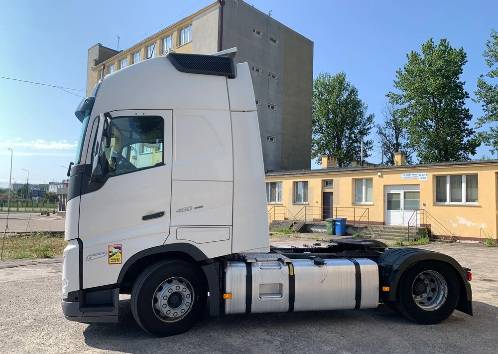 Volvo - Tegljač: slika Volvo - Tegljač Volvo - Tegljač: slika Volvo - Tegljač