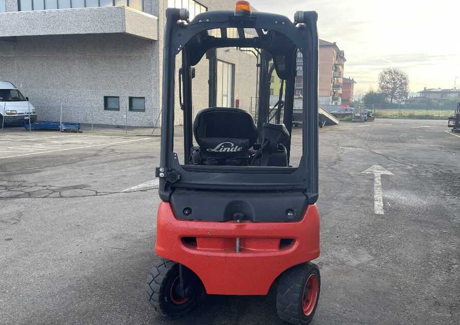 Linde E 16 P-02/386 - Električni viličar: slika Linde E 16 P-02/386 - Električni viličar Linde E 16 P-02/386 - Električni viličar: slika Linde E 16 P-02/386 - Električni viličar