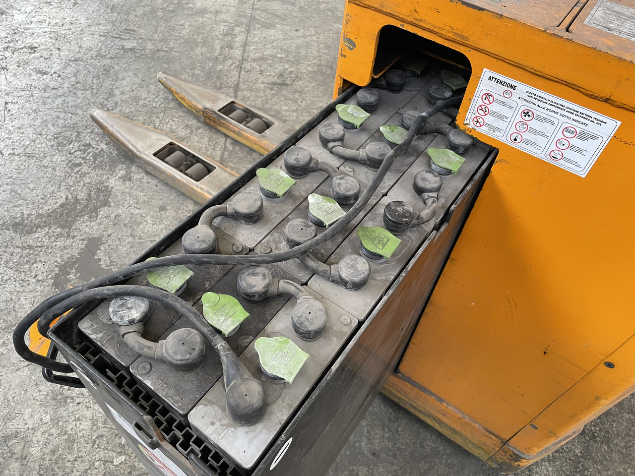 OM SRP 5350 - Električni viličar: slika OM SRP 5350 - Električni viličar OM SRP 5350 - Električni viličar: slika OM SRP 5350 - Električni viličar