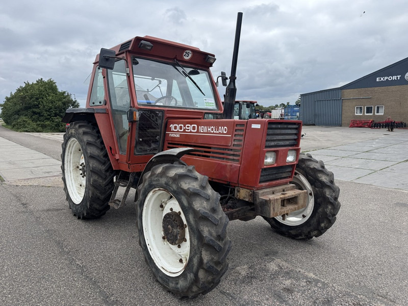 New Holland 100-90 DT - Traktor: slika New Holland 100-90 DT - Traktor New Holland 100-90 DT - Traktor: slika New Holland 100-90 DT - Traktor