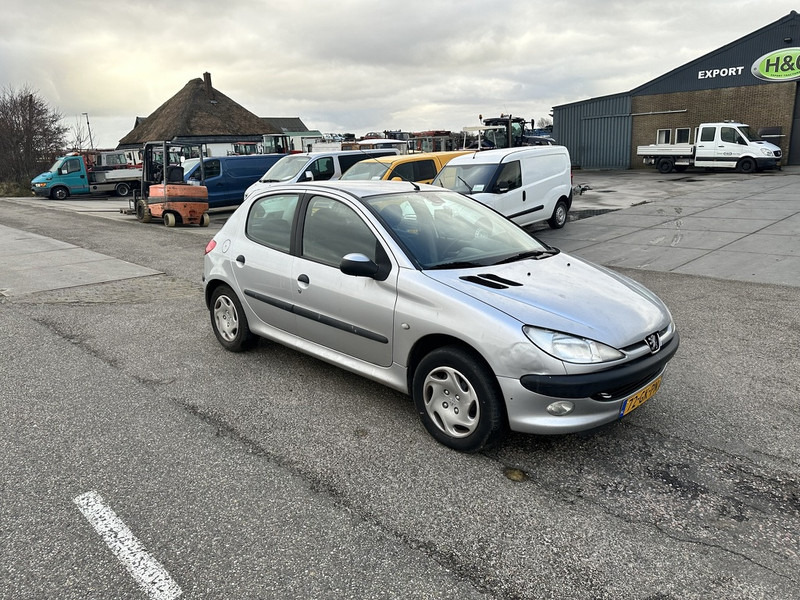 Peugeot 206 - Automobil: slika Peugeot 206 - Automobil Peugeot 206 - Automobil: slika Peugeot 206 - Automobil