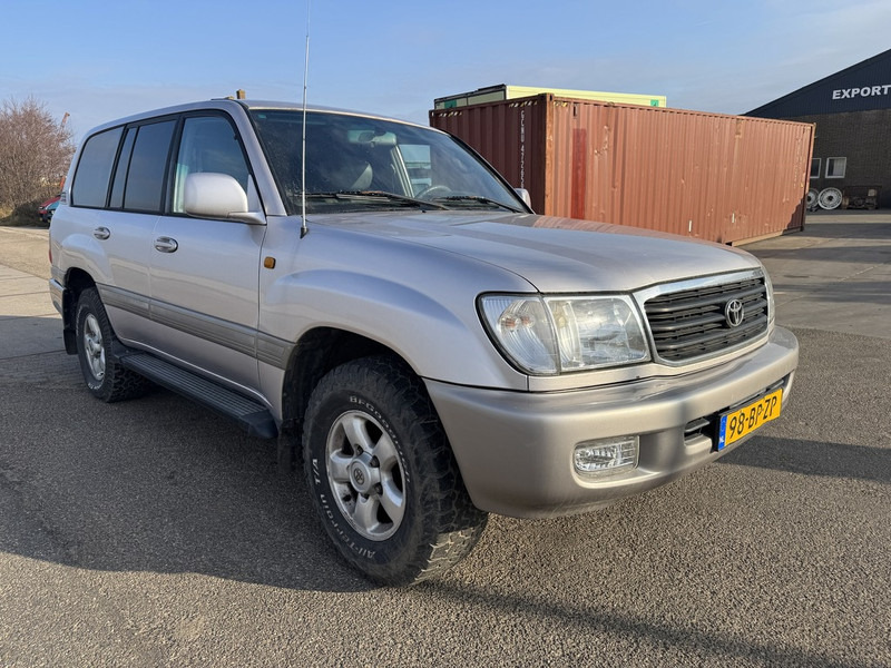 Toyota Land Cruiser - Furgon: slika Toyota Land Cruiser - Furgon Toyota Land Cruiser - Furgon: slika Toyota Land Cruiser - Furgon