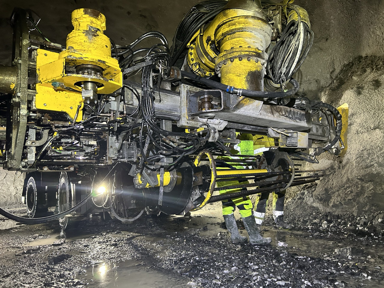 Atlas Copco Boltec E - Direkcionalna bušilica: slika Atlas Copco Boltec E - Direkcionalna bušilica Atlas Copco Boltec E - Direkcionalna bušilica: slika Atlas Copco Boltec E - Direkcionalna bušilica