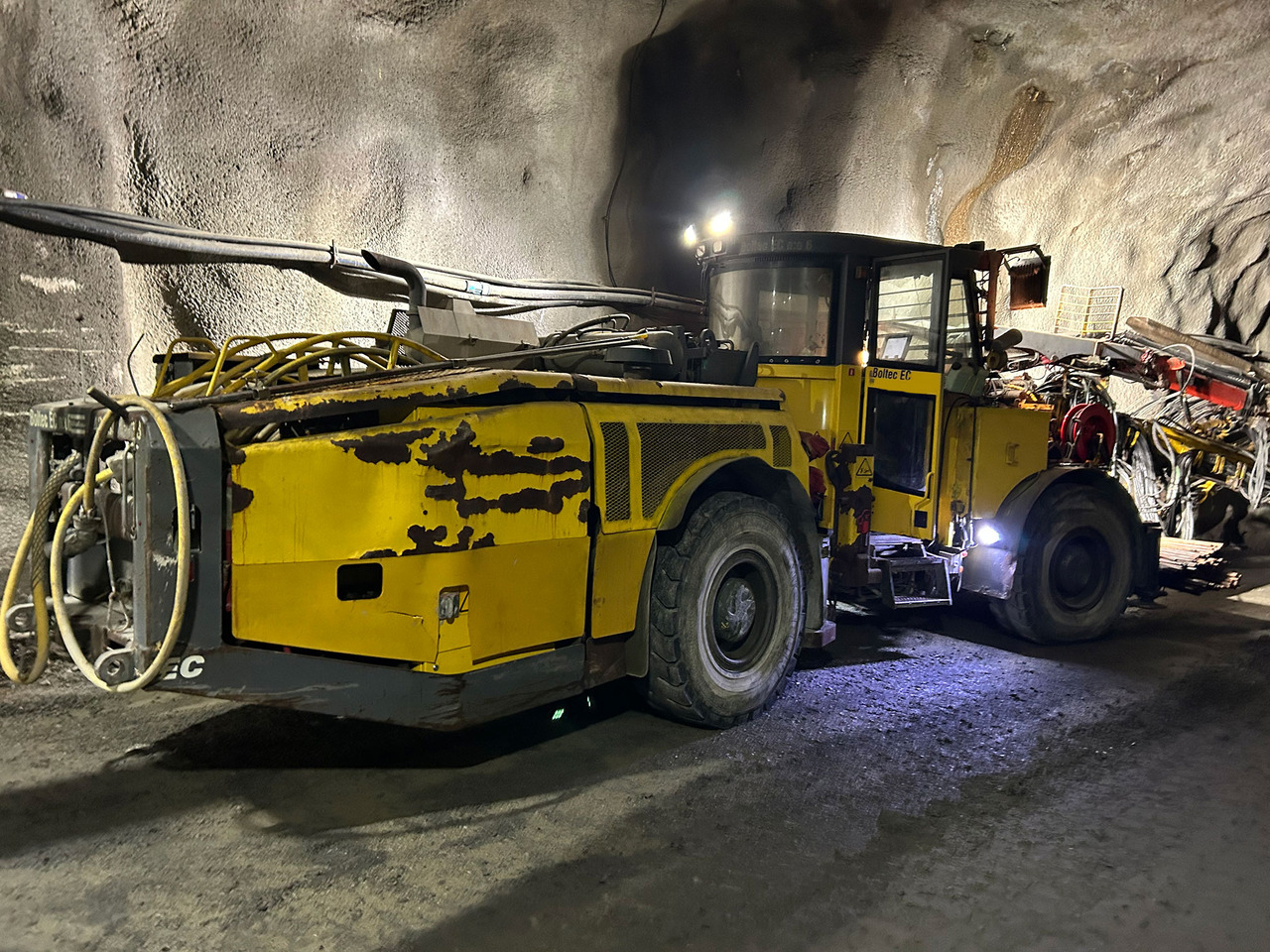 Atlas Copco Boltec EC - Direkcionalna bušilica: slika Atlas Copco Boltec EC - Direkcionalna bušilica Atlas Copco Boltec EC - Direkcionalna bušilica: slika Atlas Copco Boltec EC - Direkcionalna bušilica