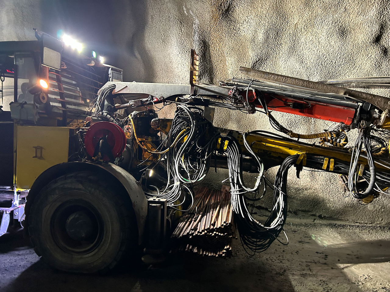Atlas Copco Boltec EC - Direkcionalna bušilica: slika Atlas Copco Boltec EC - Direkcionalna bušilica Atlas Copco Boltec EC - Direkcionalna bušilica: slika Atlas Copco Boltec EC - Direkcionalna bušilica