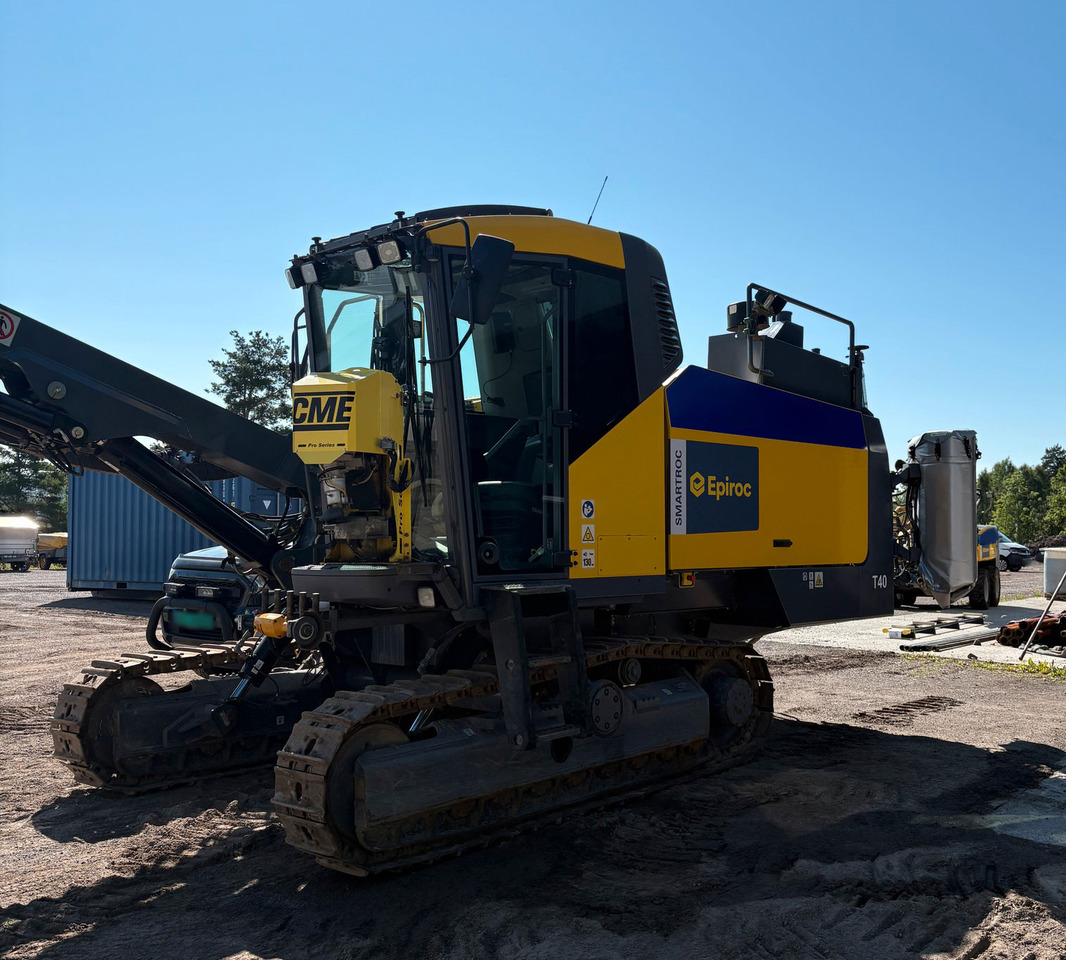 Atlas Copco (Epiroc) SmartROC T40MK2-11 - Platforma za bušenje: slika Atlas Copco (Epiroc) SmartROC T40MK2-11 - Platforma za bušenje Atlas Copco (Epiroc) SmartROC T40MK2-11 - Platforma za bušenje: slika Atlas Copco (Epiroc) SmartROC T40MK2-11 - Platforma za bušenje
